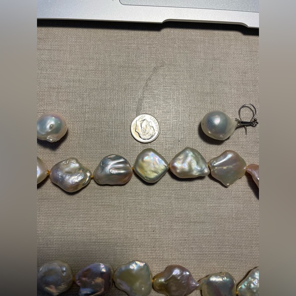 Freshwater pearls necklace and earrings set with sterling - Picture 6 of 6